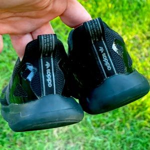 Adidas US 7 baby toddler shoes black